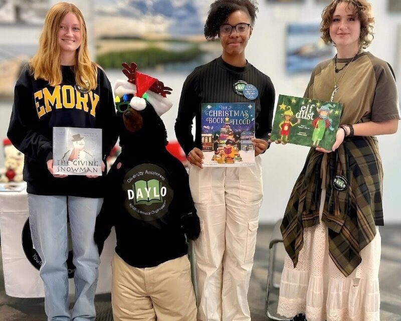 DAYLO & Conroy Center Host Holiday Read-Aloud at Farmers Market