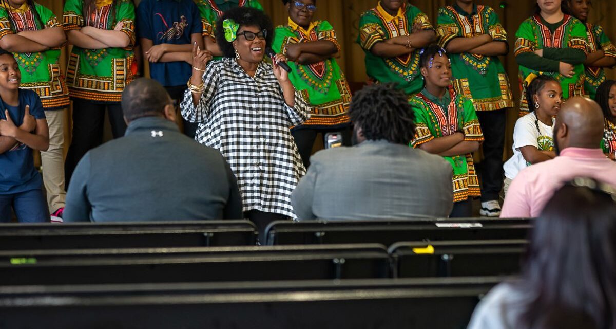 Gwen Yvette joins 100 Voices Choir at St. Helena Elementary