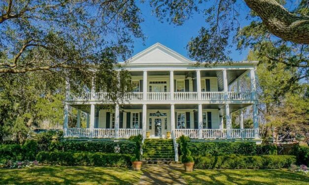 Lafayette Soirée Set for Moss Stoney House